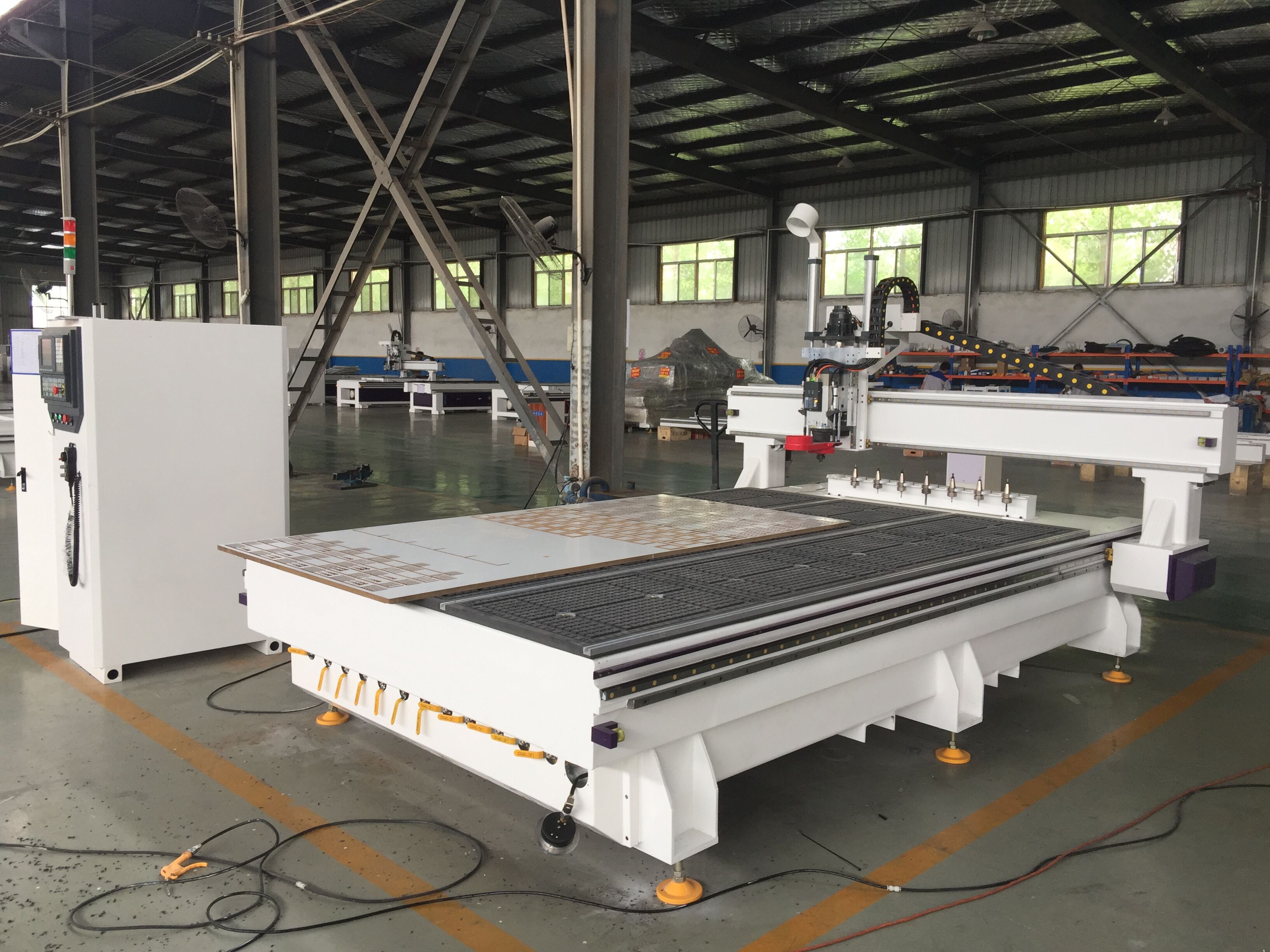 Linear atc cnc router 