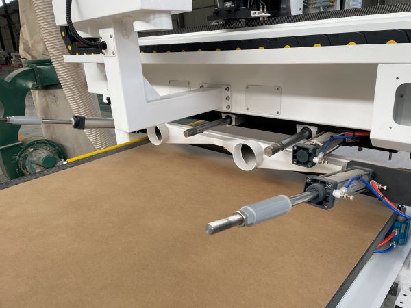 automatic push device for secondary clean 